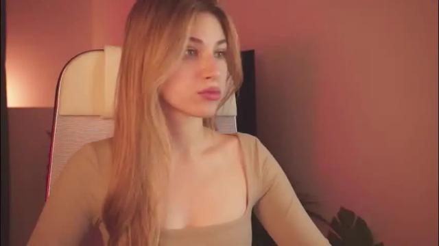 Image 4 of elliecutes Stream on Chaturbate on 2 months ago