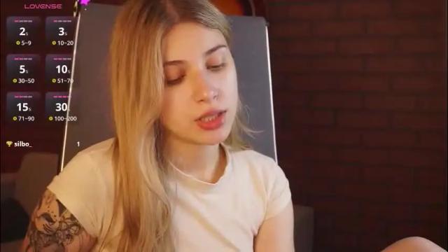 Image 3 of elliecutes Stream on Chaturbate on 2 months ago
