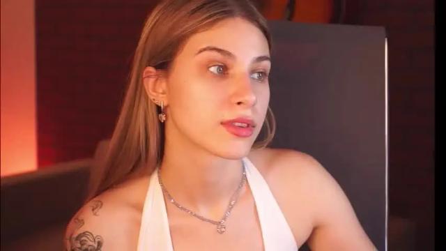 Image 11 of elliecutes Stream on Chaturbate on 2 months ago