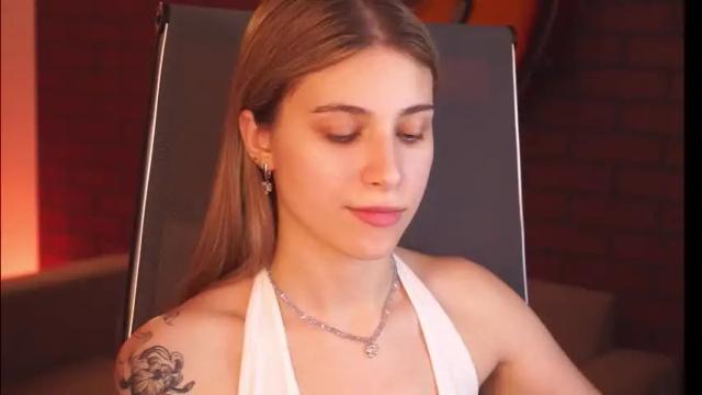 Image 2 of elliecutes Stream on Chaturbate on 2 months ago
