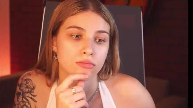 Image 7 of elliecutes Stream on Chaturbate on 2 months ago
