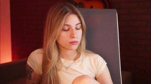 Image 11 of elliecutes Stream on Chaturbate on 2 months ago