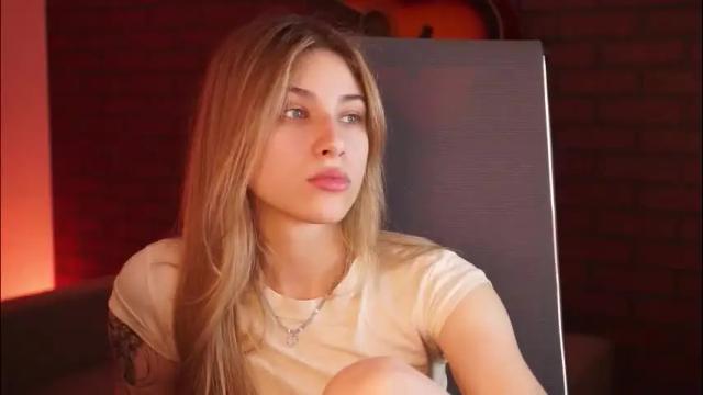 Image 12 of elliecutes Stream on Chaturbate on 2 months ago