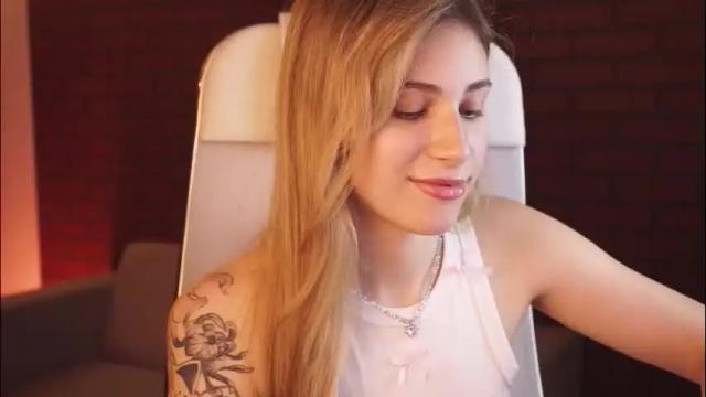 Image 12 of elliecutes Stream on Chaturbate on 1 month ago