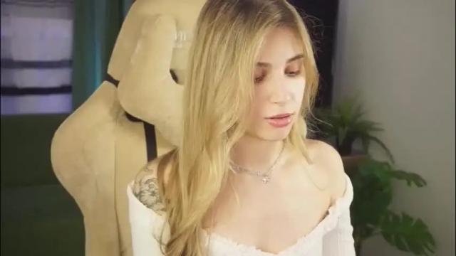 Image 6 of elliecutes Stream on Chaturbate on 1 month ago