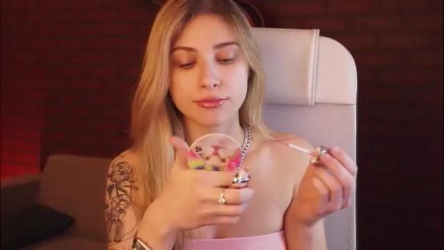 Image 8 of elliecutes Stream on Chaturbate on 1 month ago