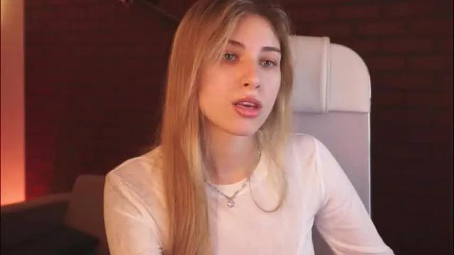 Image 11 of elliecutes Stream on Chaturbate on 1 month ago