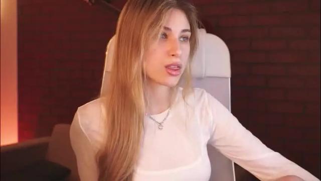 Image 12 of elliecutes Stream on Chaturbate on 1 month ago