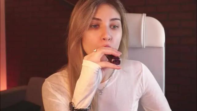 Image 4 of elliecutes Stream on Chaturbate on 1 month ago