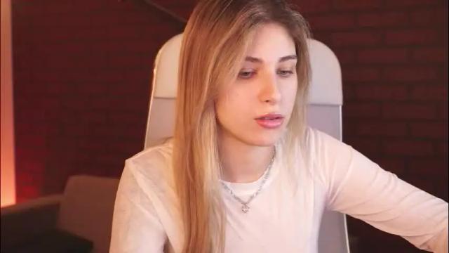 Image 6 of elliecutes Stream on Chaturbate on 1 month ago