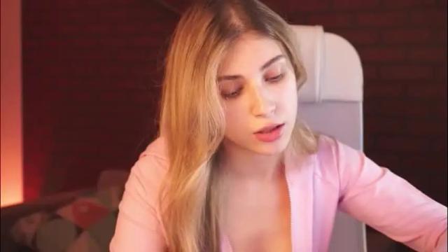 Image 7 of elliecutes Stream on Chaturbate on 1 month ago