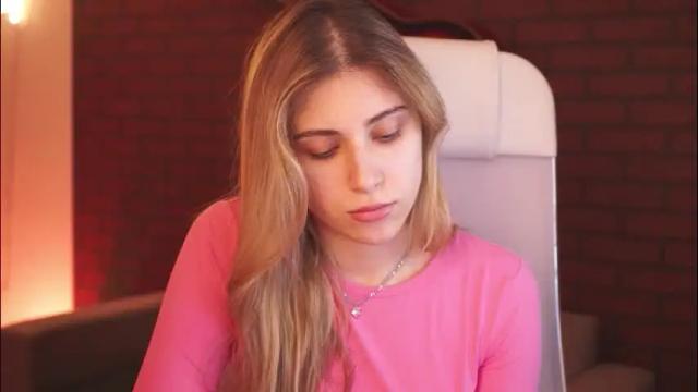 Image 10 of elliecutes Stream on Chaturbate on 1 month ago