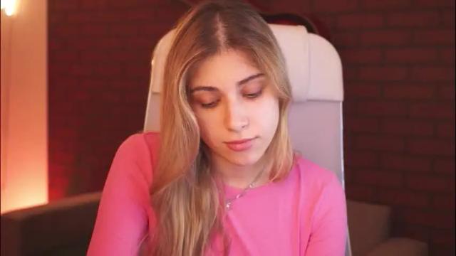 Image 12 of elliecutes Stream on Chaturbate on 1 month ago