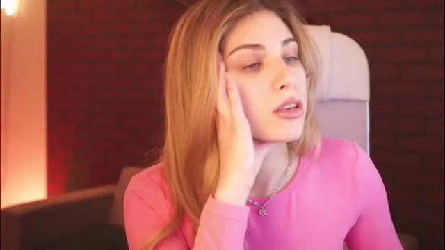 Image 7 of elliecutes Stream on Chaturbate on 1 month ago