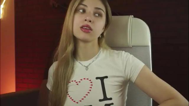 Image 6 of elliecutes Stream on Chaturbate on 21 days ago