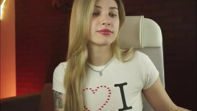 Image 7 of elliecutes Stream on Chaturbate on 21 days ago