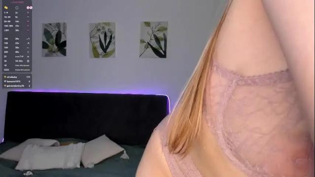 Image 3 of elliediaz Stream on Chaturbate on 1 month ago