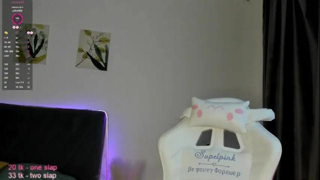 Image 12 of elliediaz Stream on Chaturbate on 20 days ago