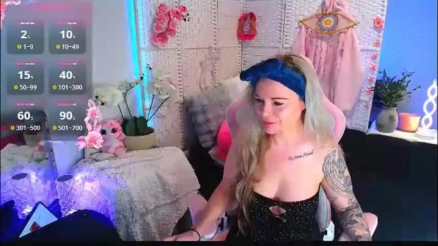 Image 7 of elliekarrrx Stream on Chaturbate on 2 months ago