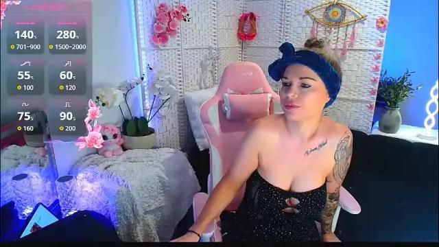Image 2 of elliekarrrx Stream on Chaturbate on 2 months ago
