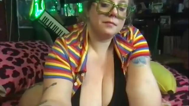 Image 4 of ellielouise11 Stream on Chaturbate on 21 days ago