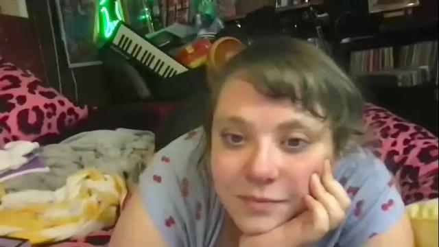 Image 3 of ellielouise11 Stream on Chaturbate on 15 days ago