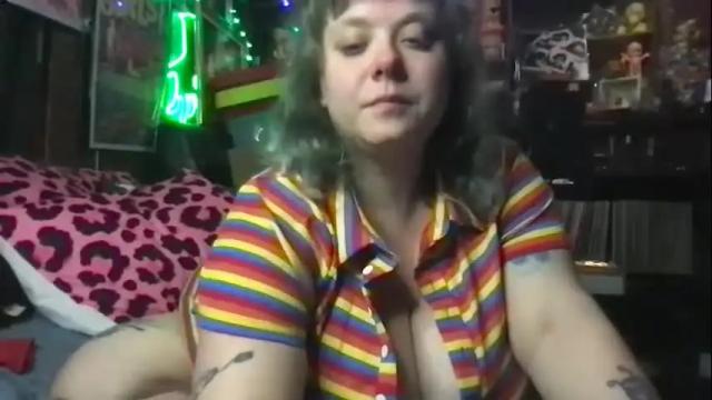 Image 2 of ellielouise11 Stream on Chaturbate on 1 month ago
