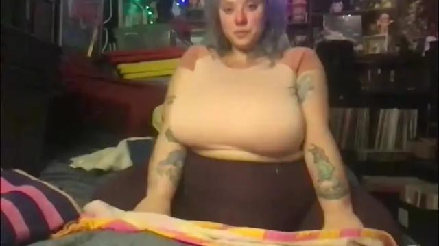 Image 3 of ellielouise11 Stream on Chaturbate on 9 days ago