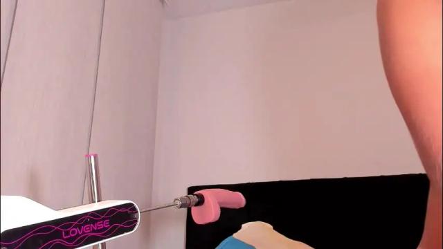 Image 2 of elliesantos_ Stream on Chaturbate on 3 months ago