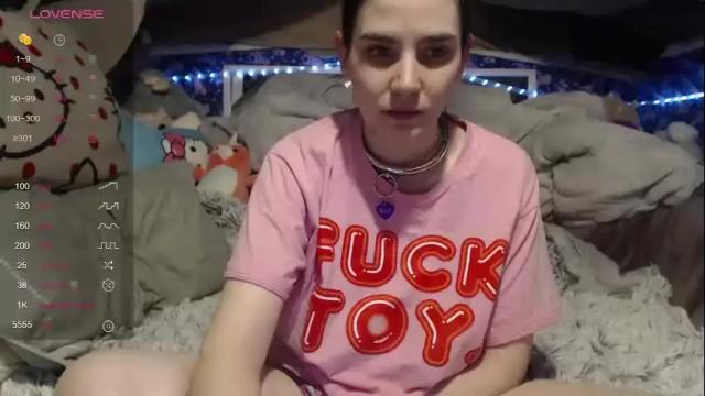 Image 2 of elliethedolly Stream on Chaturbate on 15 months ago