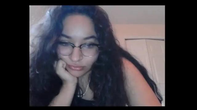 Image 11 of elliewilliamsgf Stream on Chaturbate on 14 months ago