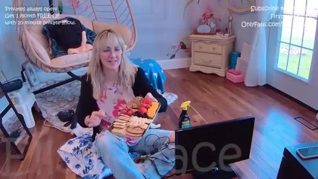 Image 7 of ells_palace Stream on Chaturbate on 13 months ago