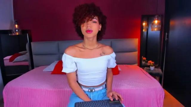 Image 2 of elly_brown Stream on Chaturbate on 19 months ago