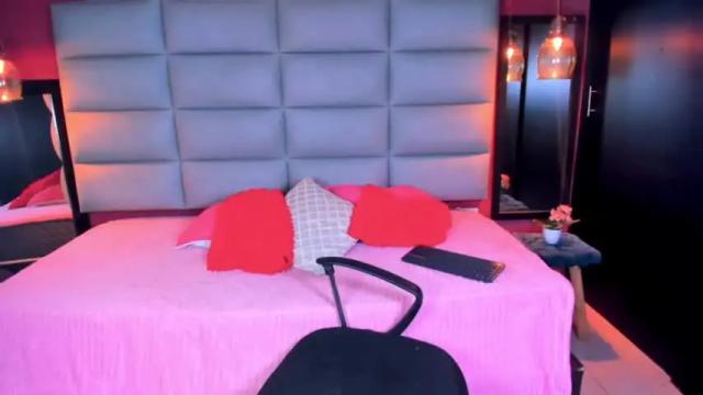Image 3 of elly_brown Stream on Chaturbate on 18 months ago