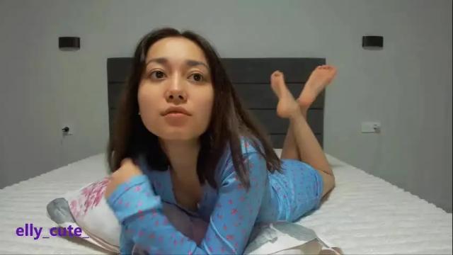 Image 12 of elly_cute_ Stream on Chaturbate on 25 days ago