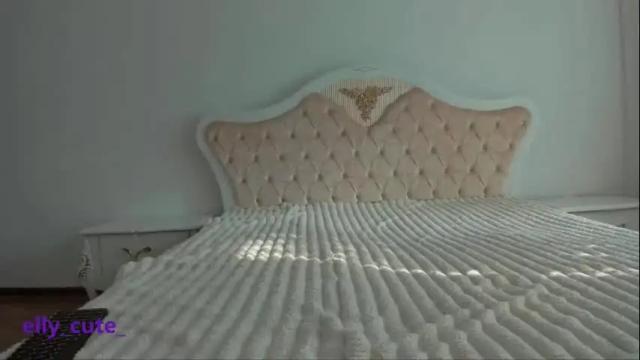 Image 3 of elly_cute_ Stream on Chaturbate on 6 days ago