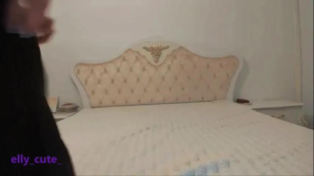 Image 6 of elly_cute_ Stream on Chaturbate on 29 days ago