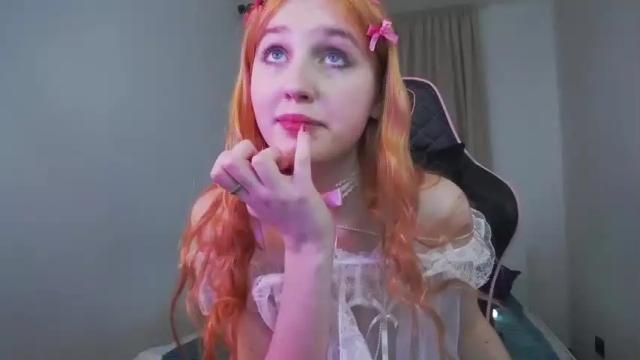 Image 3 of elly_leen_ Stream on Chaturbate on 19 months ago