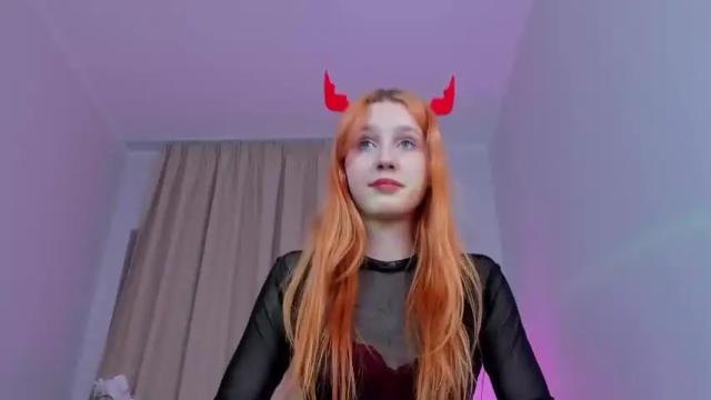 Image 7 of elly_leen_ Stream on Chaturbate on 18 months ago