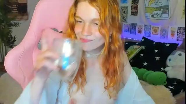 Image 4 of elly_milas Stream on Chaturbate on 3 months ago
