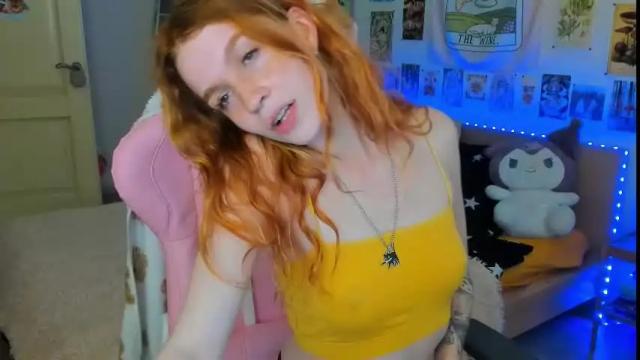 Image 3 of elly_milas Stream on Chaturbate on 3 months ago