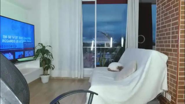 Image 4 of elly_skye Stream on Chaturbate on 3 months ago