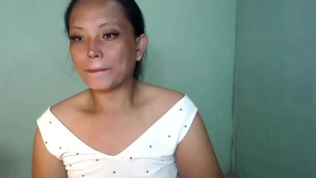 Image 6 of elma_lyn Stream on Chaturbate on 21 months ago