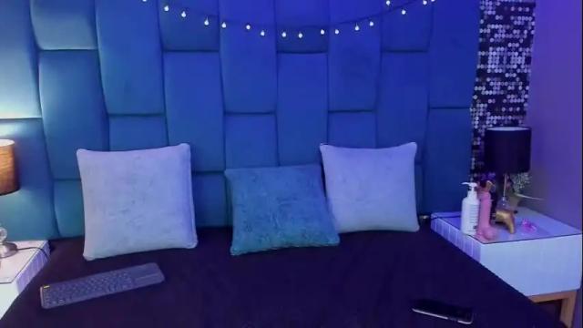 Image 3 of elodie_walker Stream on Chaturbate on 1 month ago