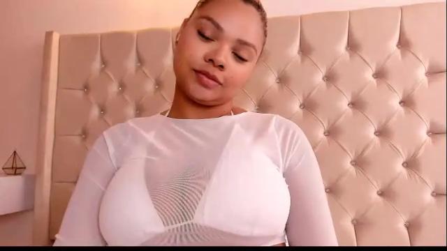 Image 8 of eloisa_cleavage_ Stream on Chaturbate on 3 days ago