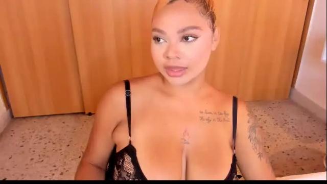 Image 12 of eloisa_cleavage_ Stream on Chaturbate on 1 day ago
