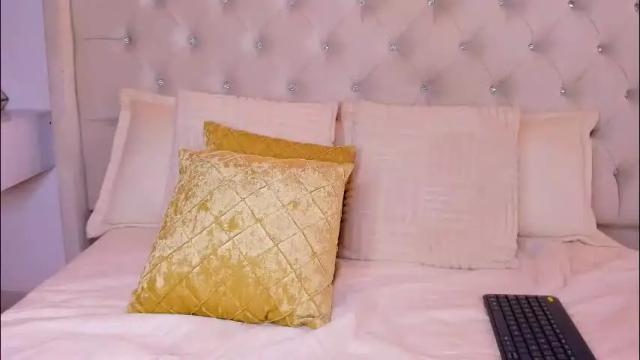 Image 3 of eloisa_cleavage_ Stream on Chaturbate on 28 days ago