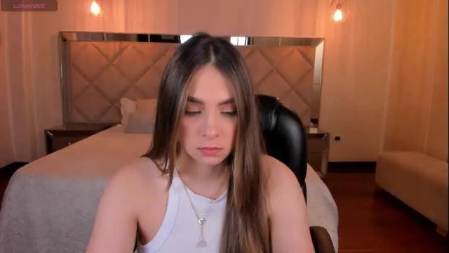 Image 2 of eloisaolivero Stream on Chaturbate on 18 days ago