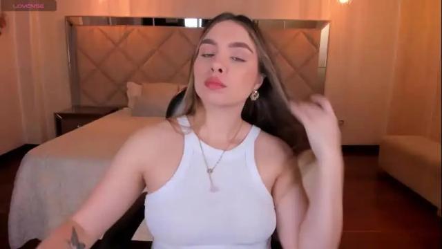 Image 4 of eloisaolivero Stream on Chaturbate on 18 days ago