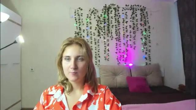 Image 2 of elsa_hot_here Stream on Chaturbate on 4 months ago
